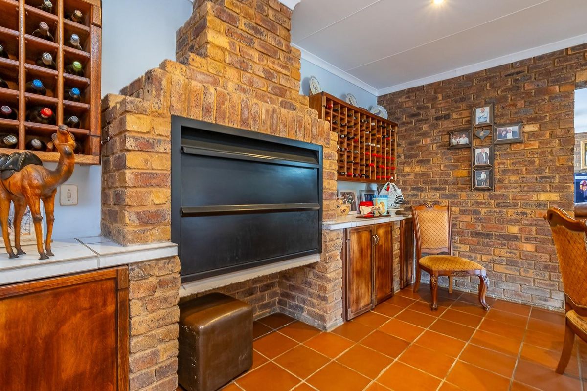 Spacious Bedrooms with Tranquil, Private Views - Photo 5