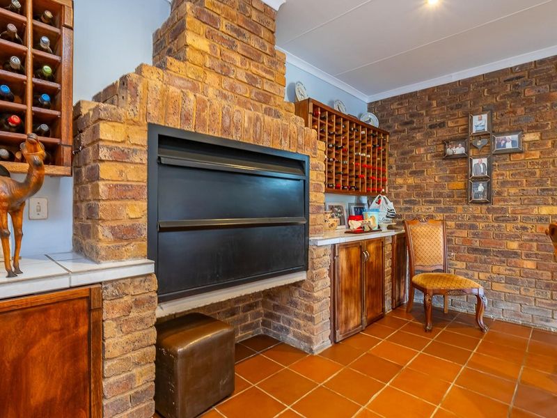 Spacious Bedrooms with Tranquil, Private Views - Photo 5