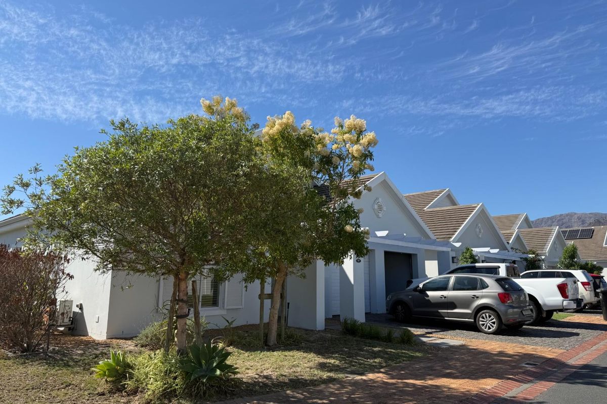 Tranquil Three-Bedroom Living with Scenic Views in The Vines at Val de Vie Estate. - Photo 4