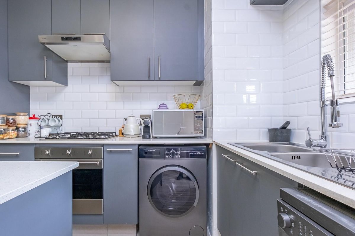 Stylish Garden Unit in Secure Complex with Private Garden and Modern Finishes - Photo 2