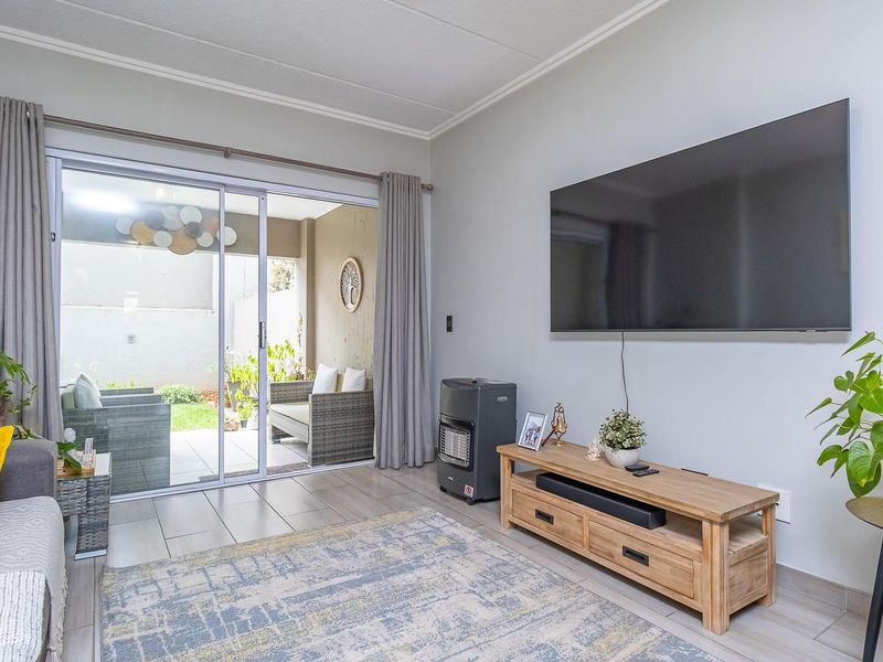 Stylish Garden Unit in Secure Complex with Private Garden and Modern Finishes - Photo 8