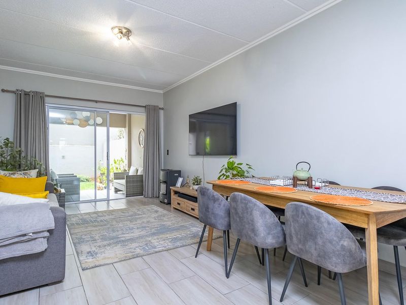 Stylish Garden Unit in Secure Complex with Private Garden and Modern Finishes - Photo 6