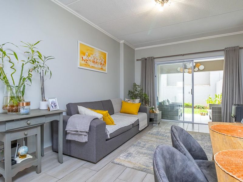 Stylish Garden Unit in Secure Complex with Private Garden and Modern Finishes - Photo 7