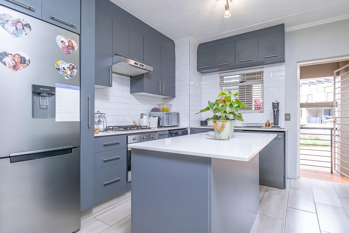 Stylish Garden Unit in Secure Complex with Private Garden and Modern Finishes - Photo 4