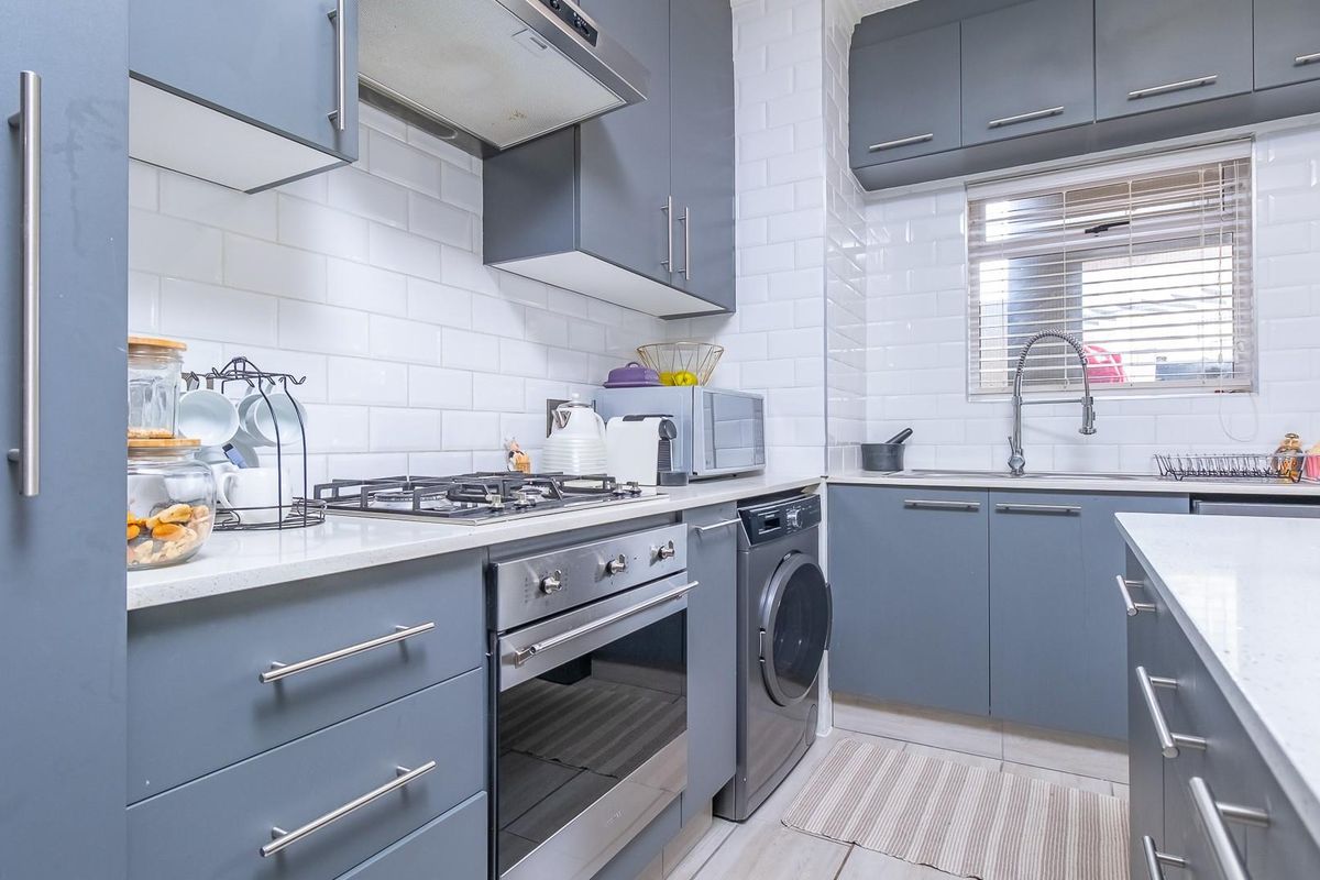 Stylish Garden Unit in Secure Complex with Private Garden and Modern Finishes - Photo 5