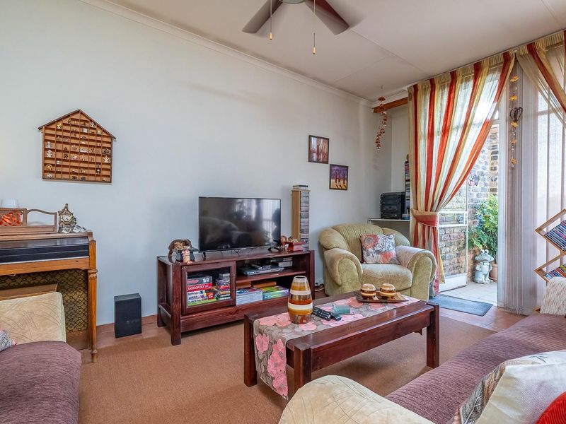 Spacious, Affordable 3 Bedroom 2 Bathroom Apartment Opposite Hospital - Ideal for Investors - Photo 3