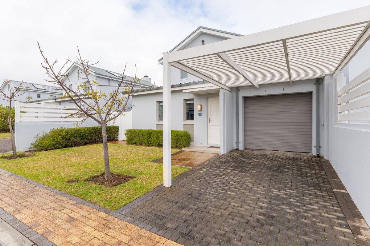 Popular Le Parc estate home - Photo 3