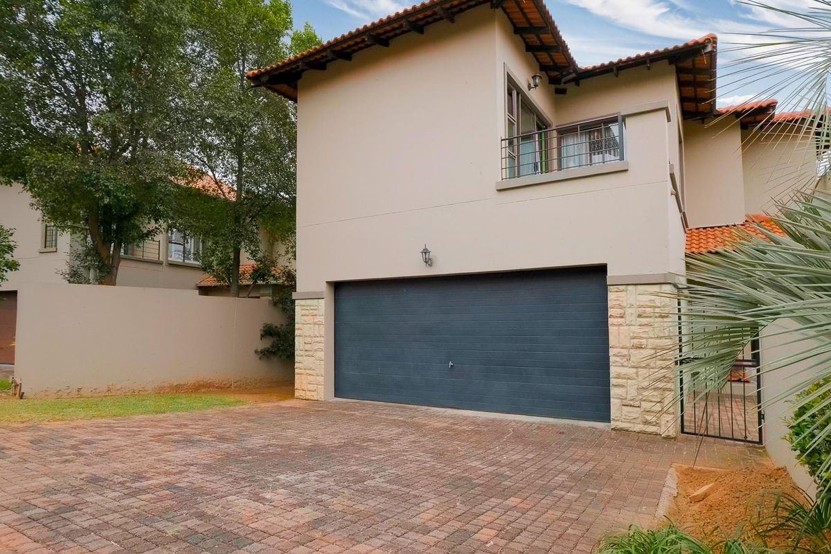 Neat family home with generator power in secure complex - Photo 4