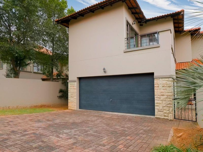 Neat family home with generator power in secure complex - Photo 4