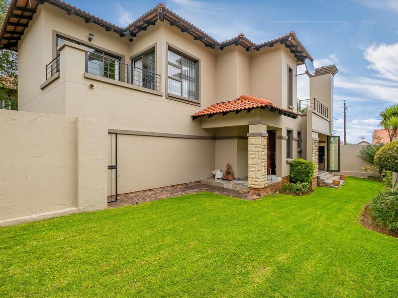 House Under Offer in Broadacres Sandton - Photo 1