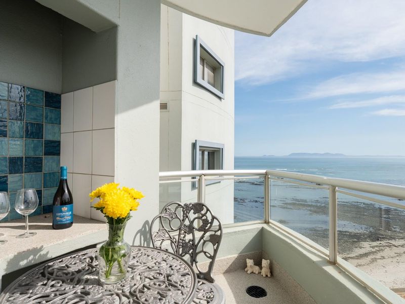 Experience refined coastal living - Photo 1