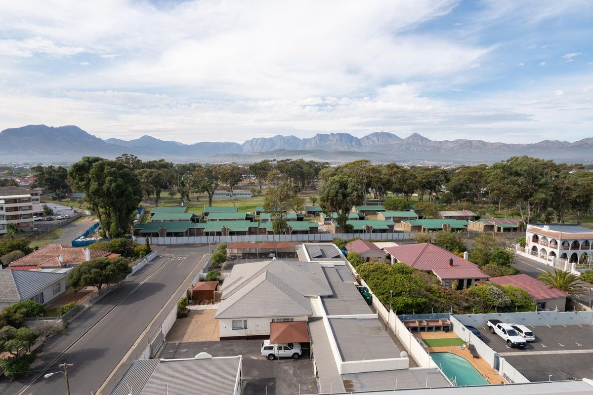 Aerial view of the apartment complex and surrounding neighborhood, featuring mountain views and established residential infrastructure.
