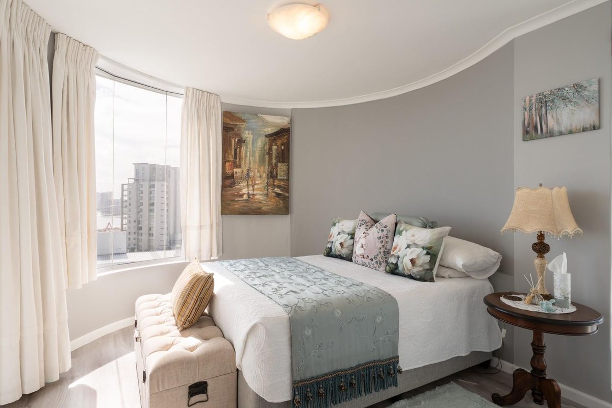 Experience refined coastal living - Photo 4