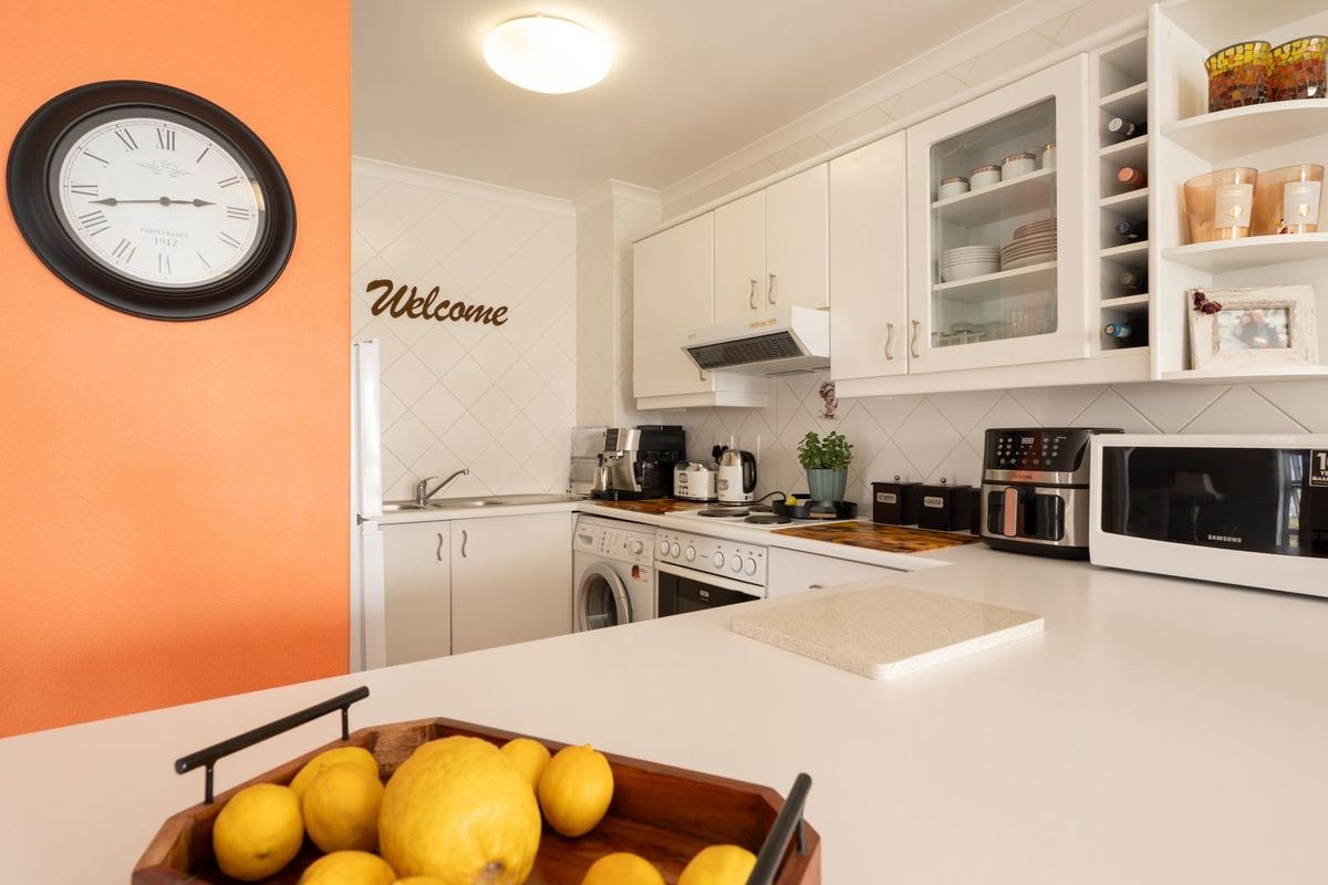 Experience refined coastal living - Photo 5