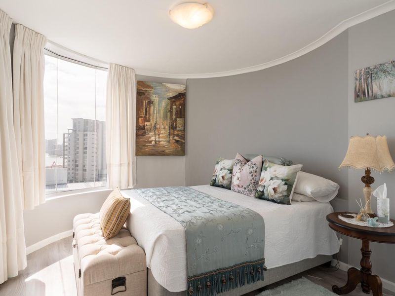 Experience refined coastal living - Photo 4