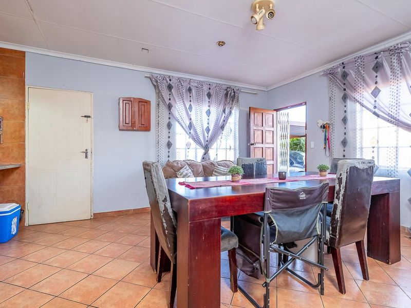 Charming Fixer-Upper: Incredible Investment Opportunity - Photo 3