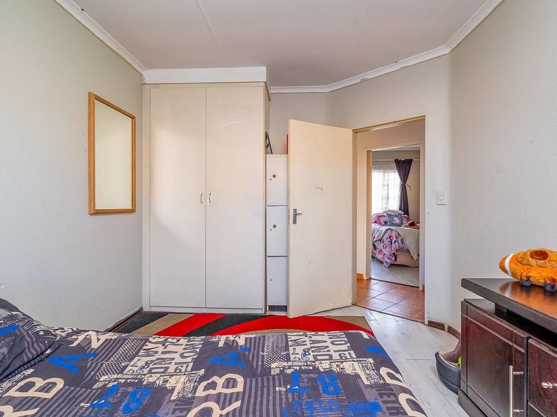 Charming Fixer-Upper: Incredible Investment Opportunity - Photo 9