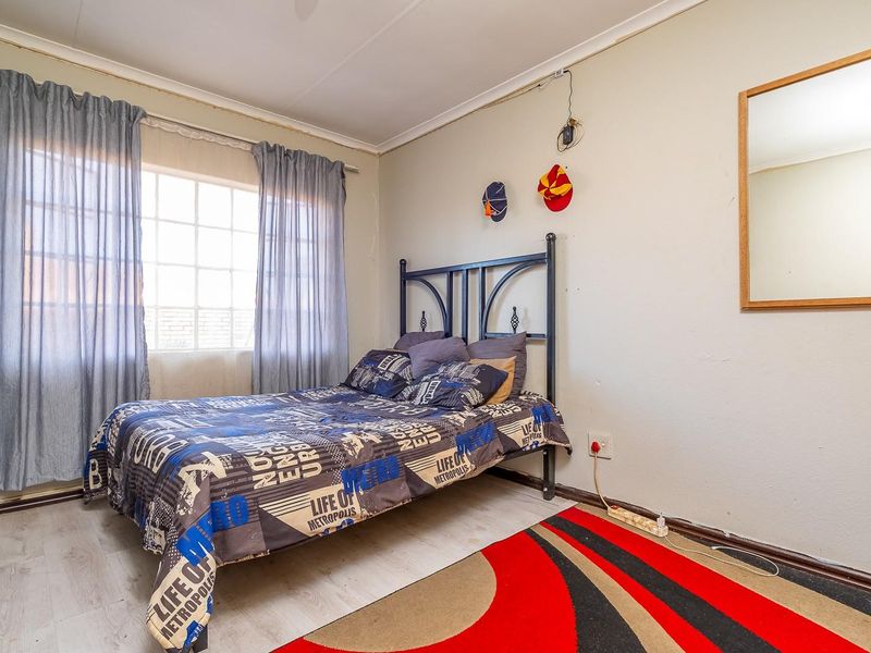 Charming Fixer-Upper: Incredible Investment Opportunity - Photo 8