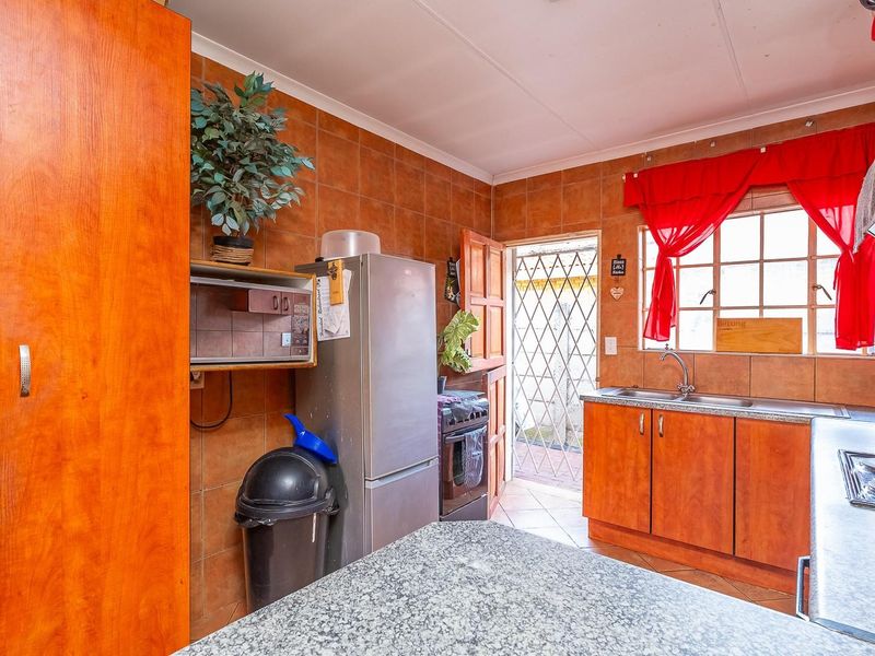 Charming Fixer-Upper: Incredible Investment Opportunity - Photo 6