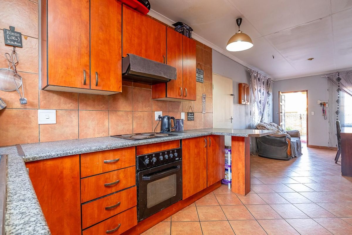 Charming Fixer-Upper: Incredible Investment Opportunity - Photo 5