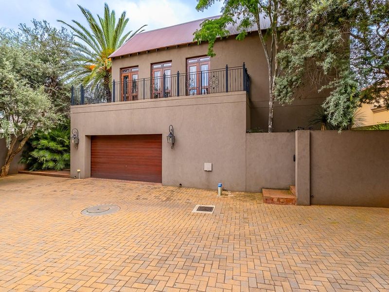 Timeless Elegance Meets Modern Comfort in a Beautifully Designed Family Home - Photo 7