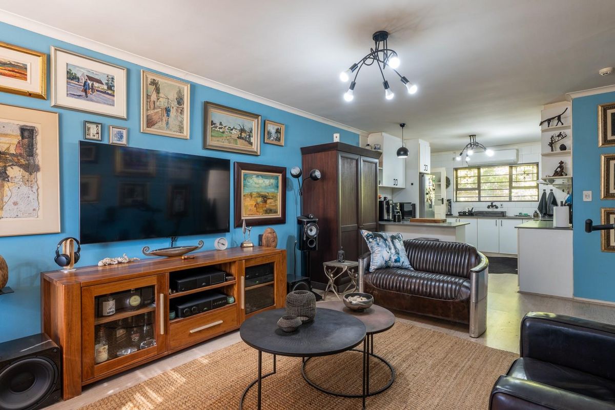 Charming 2-Bedroom Townhouse for Sale in Amandelsig, Kuils River - Photo 3