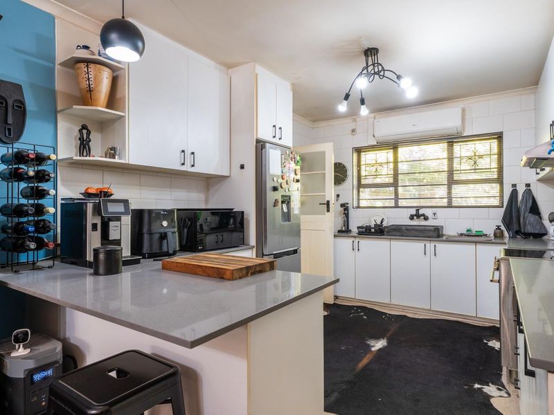 Charming 2-Bedroom Townhouse for Sale in Amandelsig, Kuils River - Photo 5