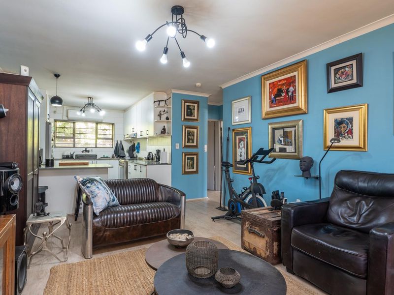 Charming 2-Bedroom Townhouse for Sale in Amandelsig, Kuils River - Photo 4