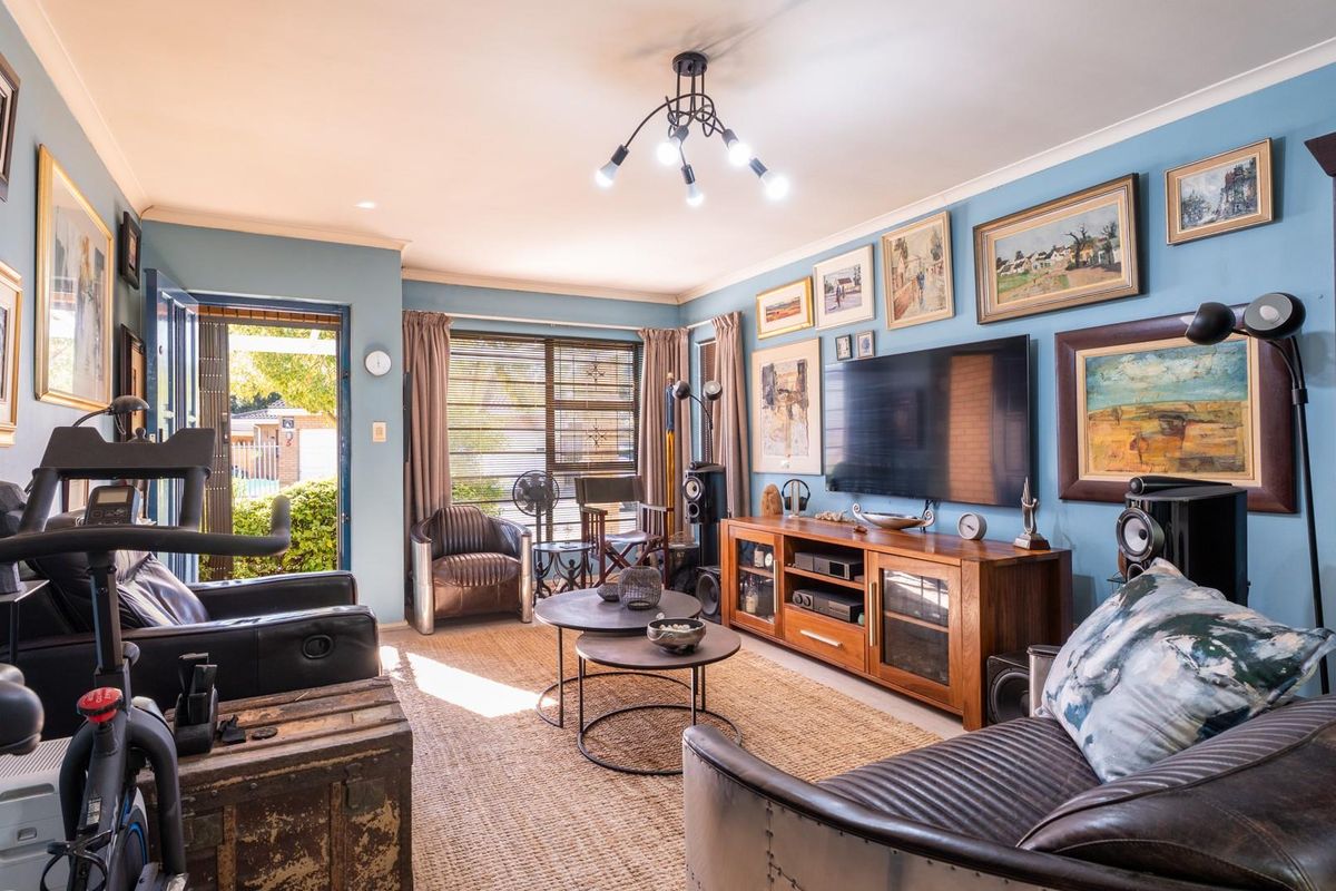 Charming 2-Bedroom Townhouse for Sale in Amandelsig, Kuils River - Photo 2