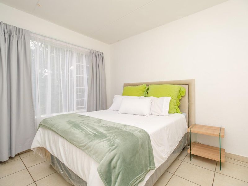 Secure Ground-Floor 2 Bed/ 1 Bath Apartment To Let -Boskruin, with Kopje Views - Photo 10