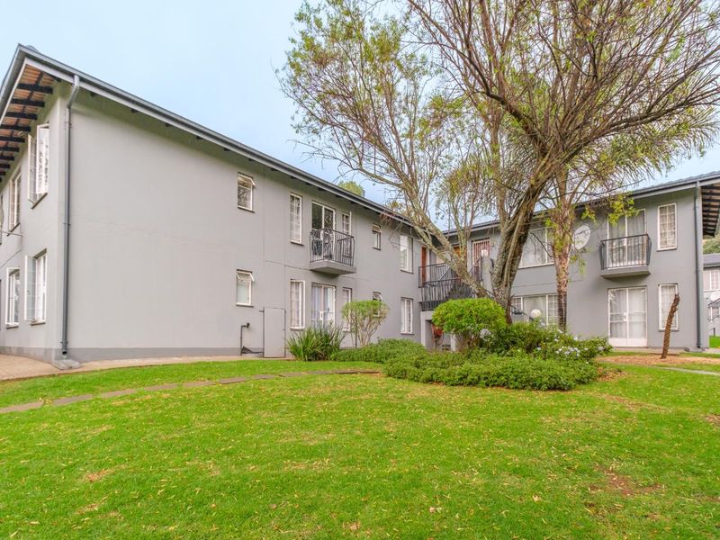 Secure Ground-Floor 2 Bed/ 1 Bath Apartment To Let -Boskruin, with Kopje Views - Photo 1
