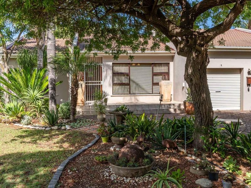 Charming, Well-Maintained Family Home in the Sought-After Avenues of Robertson - Photo 8