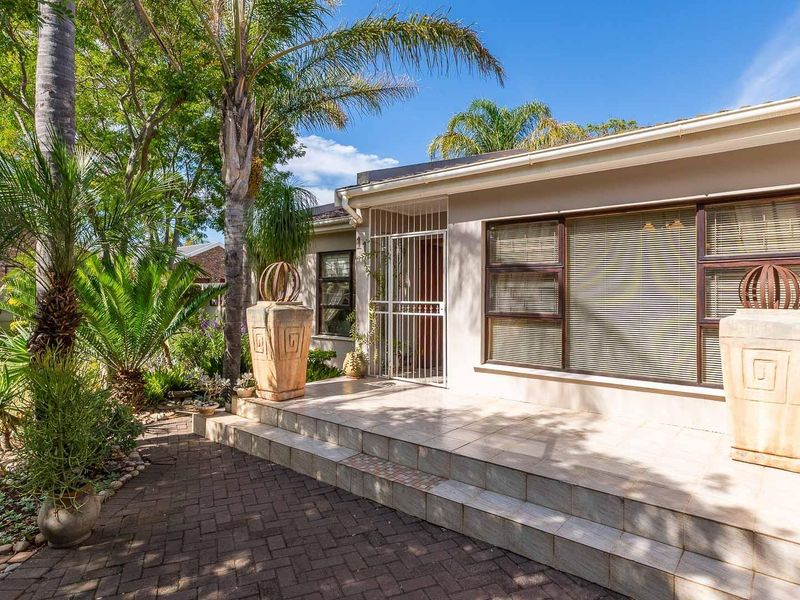 Charming, Well-Maintained Family Home in the Sought-After Avenues of Robertson - Photo 5