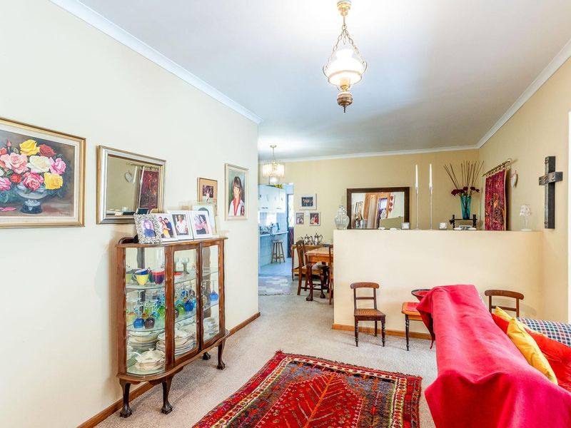 Charming, Well-Maintained Family Home in the Sought-After Avenues of Robertson - Photo 10