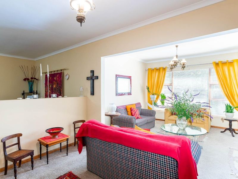 Charming, Well-Maintained Family Home in the Sought-After Avenues of Robertson - Photo 9