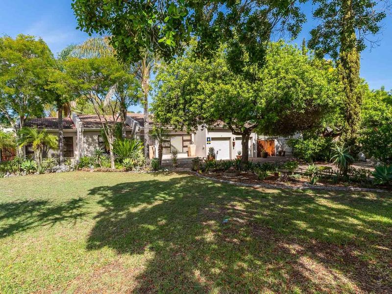 Charming, Well-Maintained Family Home in the Sought-After Avenues of Robertson - Photo 6