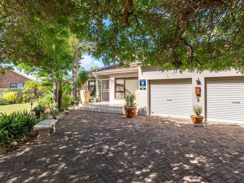 Charming, Well-Maintained Family Home in the Sought-After Avenues of Robertson - Photo 1