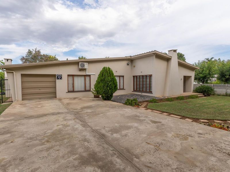 LOCATION!... LOCATION!... LOCATION! - Photo 2