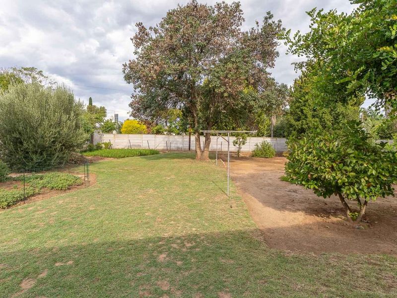 LOCATION!... LOCATION!... LOCATION! - Photo 10