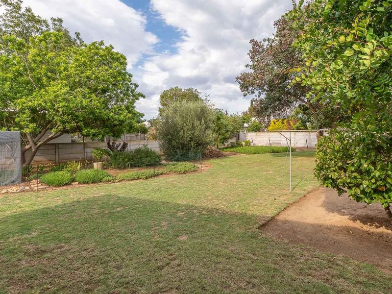 LOCATION!... LOCATION!... LOCATION! - Photo 9