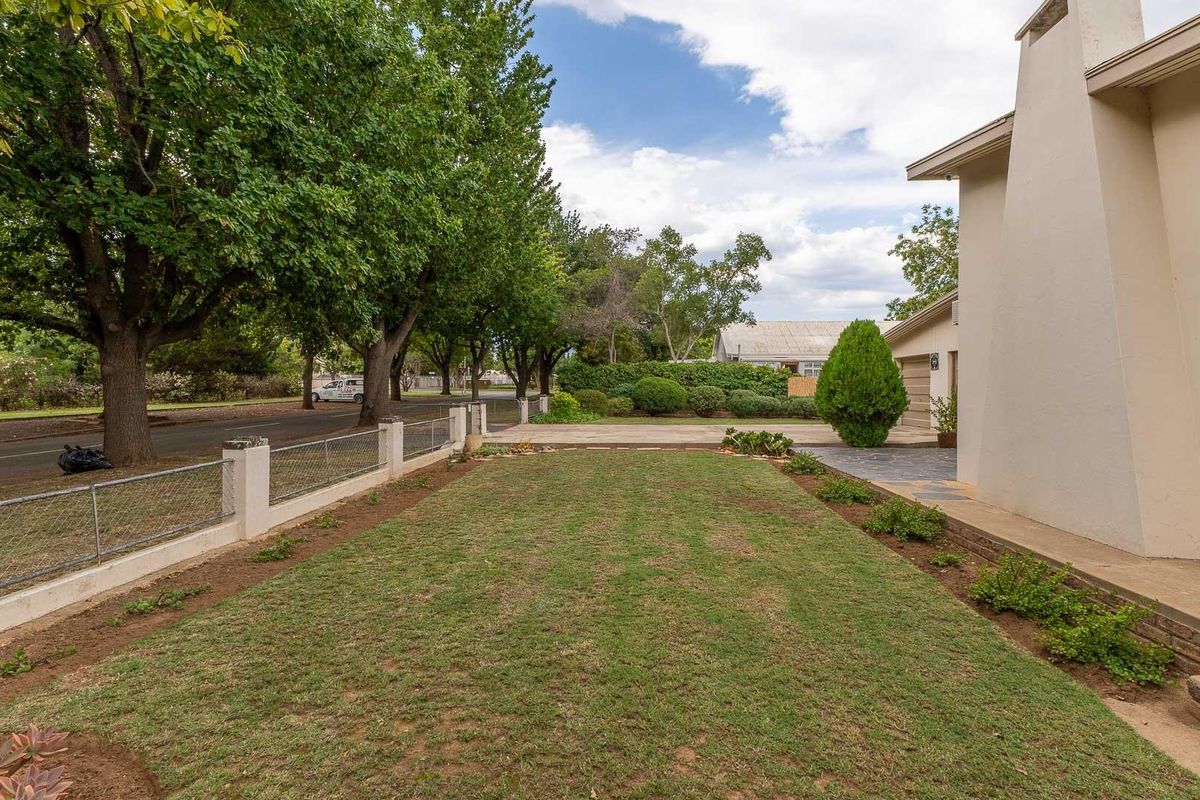 LOCATION!... LOCATION!... LOCATION! - Photo 4