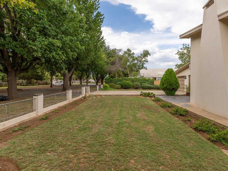 LOCATION!... LOCATION!... LOCATION! - Photo 4