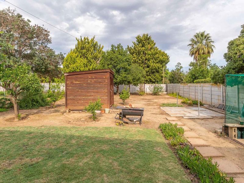 LOCATION!... LOCATION!... LOCATION! - Photo 7