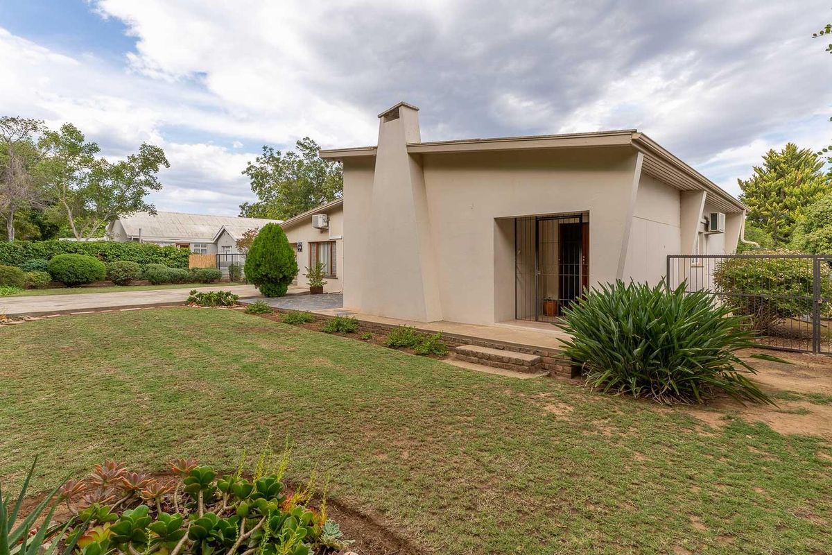 LOCATION!... LOCATION!... LOCATION! - Photo 5