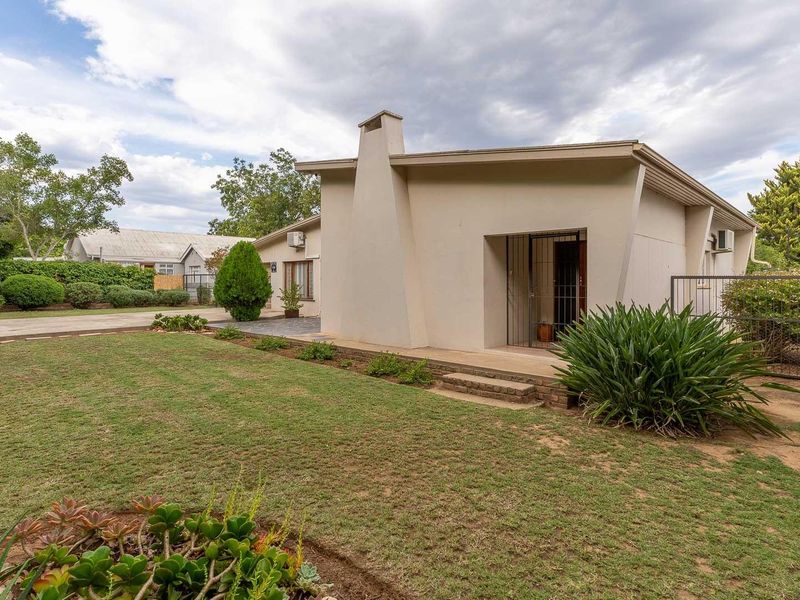 LOCATION!... LOCATION!... LOCATION! - Photo 5