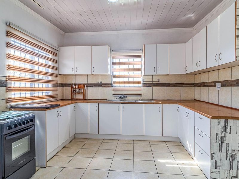 Prime Investment Opportunity or Versatile Family Home - Photo 10