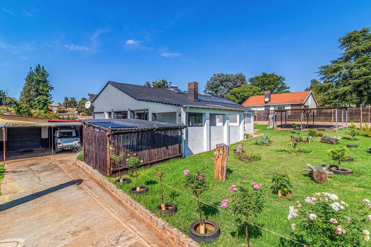 Prime Investment Opportunity or Versatile Family Home - Photo 3