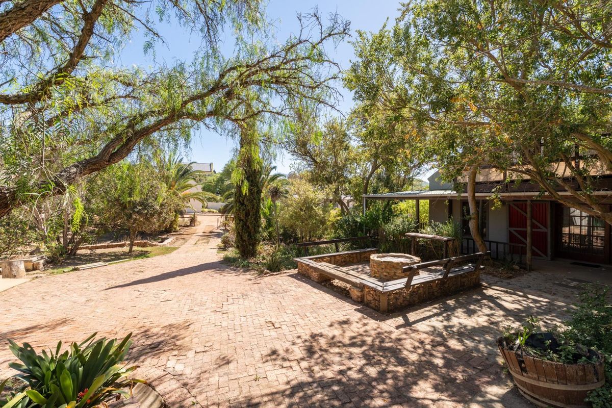 Historic Mill House for Sale in Napier with second cottage and double garaging R3,5m - Photo 2