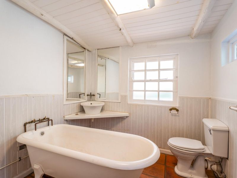 Historic Mill House for Sale in Napier with second cottage and double garaging R3,5m - Photo 10