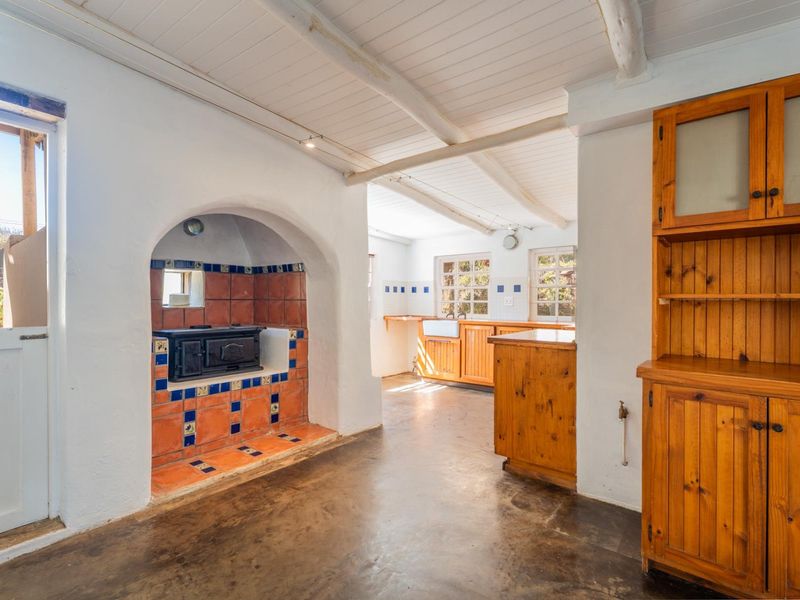 Historic Mill House for Sale in Napier with second cottage and double garaging R3,5m - Photo 8